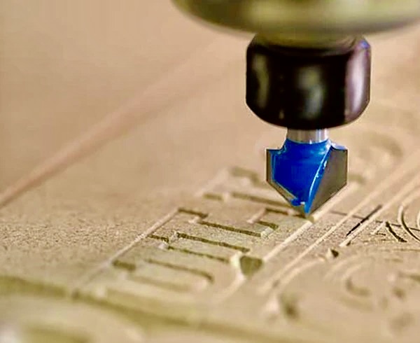 NCルーターで削り出す、精度ある木工加工